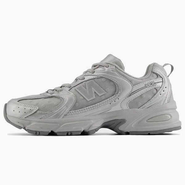 New Balance 530 srebrna metalowa kropki deszczowe