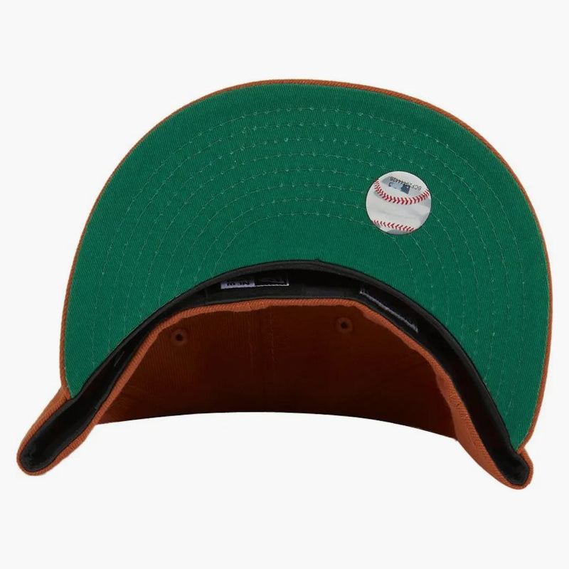 New Era Campfire New York Yankees 2009 World Series Patch Hat Club Exclusive 59Fifty Fited tiene Burn Orange