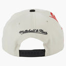 Nowa era Mitchell i Ness Philadelphia 76er's Draft Day Snapback ma biały/czarny