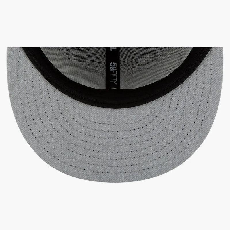 New era New York Yankees Fitted 59fifty Fitted has Dark Gray/Black