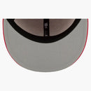 Nya ERA x pappersplan Crimson Crown Fitted har rött