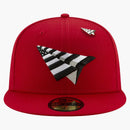 Nya ERA x pappersplan Crimson Crown Fitted har rött