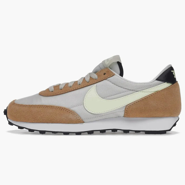 Nike Daybreak Praline Volt (women's)