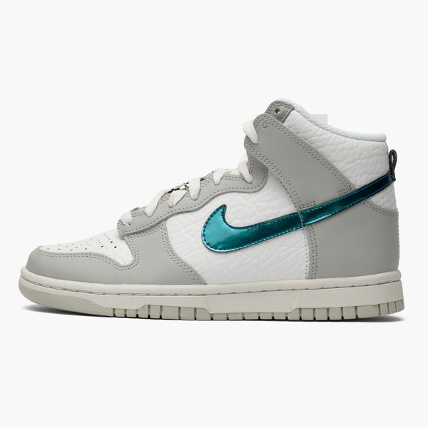 Kaufe den Nike Dunk High Ring Bling W bei HYPENEEDZ