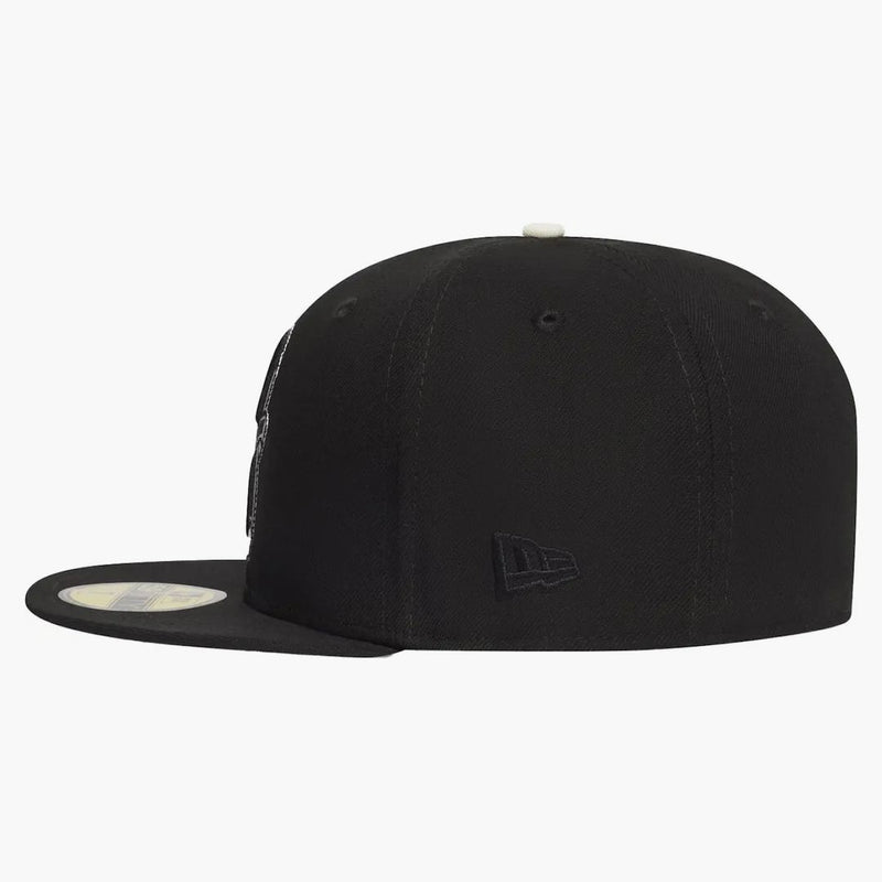 OVO NOVÉ ERA VARSITY LOGO 59FIFTY FITTED HAS BLACK