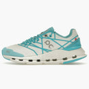 In esecuzione di Cloudnova Z5 White Cyan (Women's)