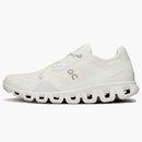Al ejecutar Cloud X 3 AD Undyed White (femenino)