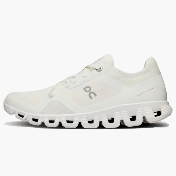 Al ejecutar Cloud X 3 AD Undyed White (femenino)