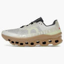 Na běhu CloudMonster Cream Dune