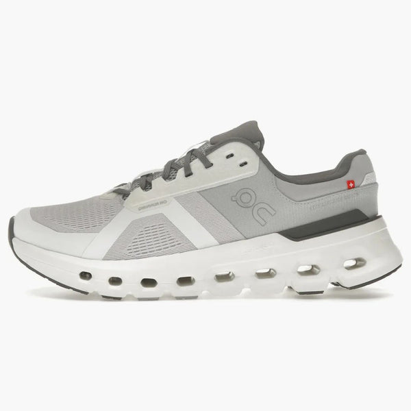 På att köra Cloudrunner 2 Frost White