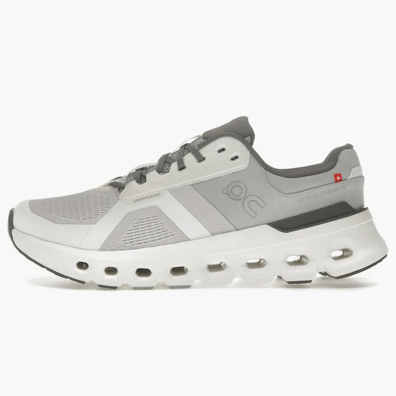 På att köra Cloudrunner 2 Frost White