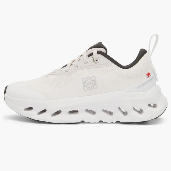 On running Cloudtilt 2 Loewe Sand White