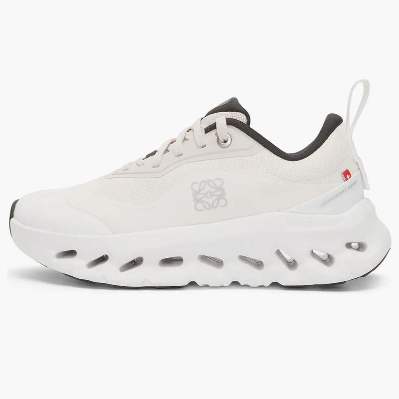 On running Cloudtilt 2 Loewe Sand White