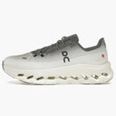 Al ejecutar CloudTilt Rock Ivory (femenino)