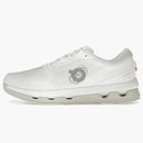 Al ejecutar Cloudzone Kith White Ice (femenino)