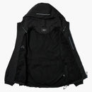 Bunda s kapucí v paláci černá