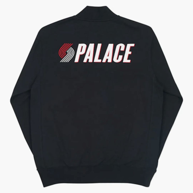 Palác vyzařoval bombardér na zip černou