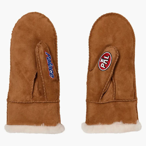 Palazzo x ugg pelle di pecora nel mezzo di castagne