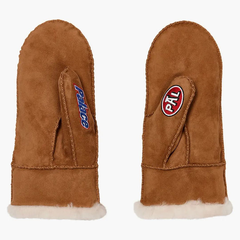 Palazzo x ugg pelle di pecora nel mezzo di castagne