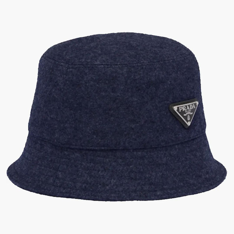 Prada Loden Bucket ma marynarkę wojenną