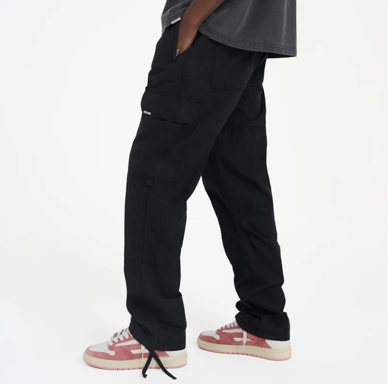 Represent Cargo Pant Black Model Seitenansicht