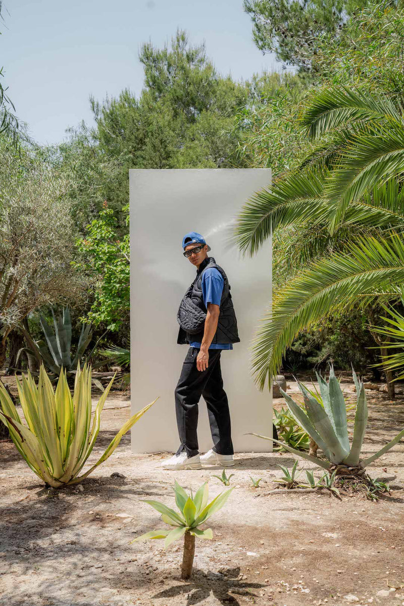 Represent Initial Gilet Black Model Seite