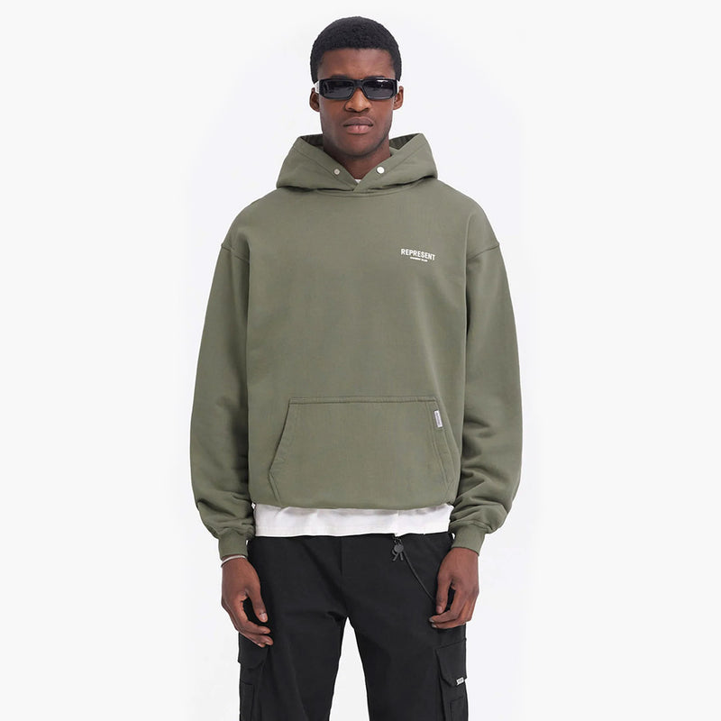 Represent Owners Club Hoodie Olive Modell