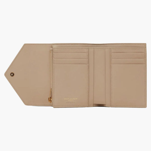 Saint Laurent Gaby Compact tri-fold plånbok i quiltad lammskinn mörk beige