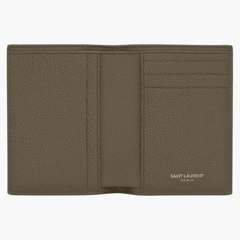 Saint Laurent Tiny Cassandre Card Card Plånbok i kornigt läder mörka khaki