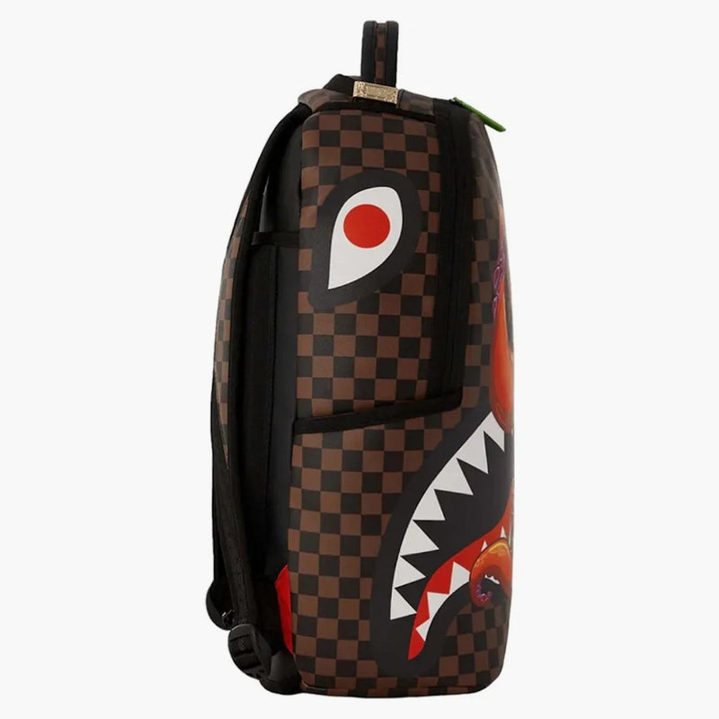 Sprayground X Rick & Morty zaseknutý v okurku (dlxv) batohu hnědý/červená/zelená