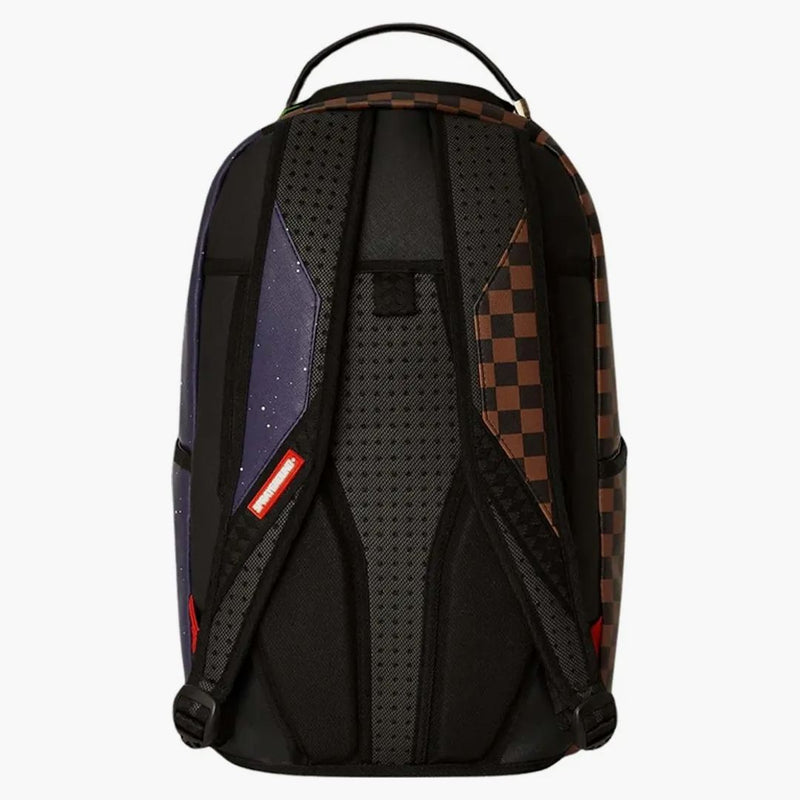 Sprayground X Rick & Morty zaseknutý v okurku (dlxv) batohu hnědý/červená/zelená