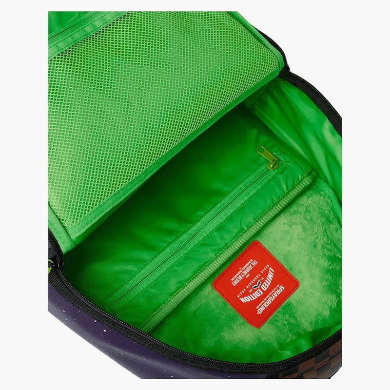 Sprayground X Rick & Morty zaseknutý v okurku (dlxv) batohu hnědý/červená/zelená