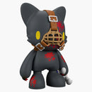 Superplastisk dysterhet i svart superjanky av Mori Chack -figur