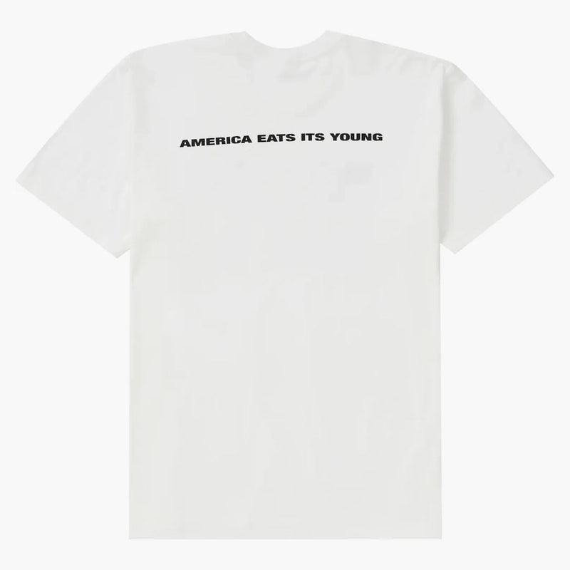 Supreme America äter sin unga tee vit