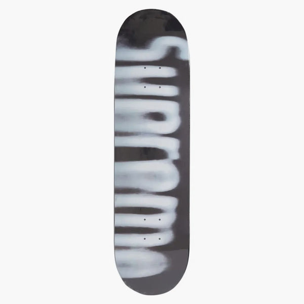 Nejvyšší rozmazané logo skateboardové paluby černá