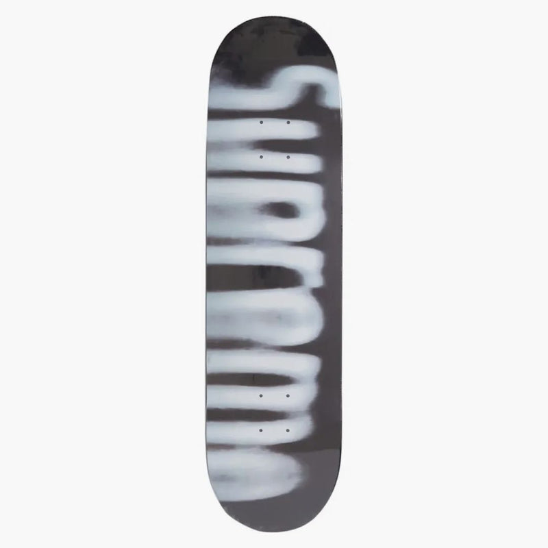 Nejvyšší rozmazané logo skateboardové paluby černá