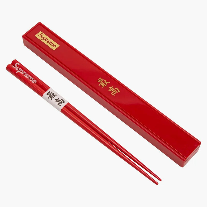 Bacchette supremi impostati in rosso