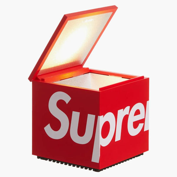 Supreme Cini & Nils Cuboluce stolní lampa červená