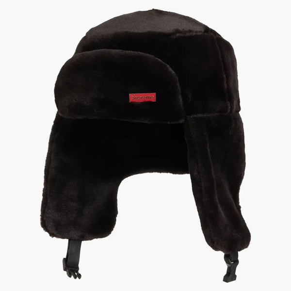 Nejvyšší faux pro Ushanka má černou