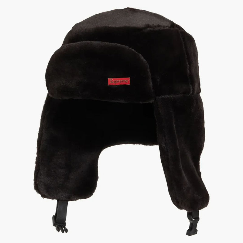 Nejvyšší faux pro Ushanka má černou