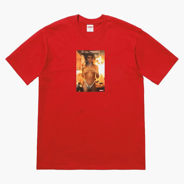 Supremo Nan Goldin Kim in rossa di strass