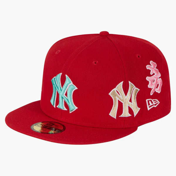 Supreme New York Yankees Kanji New Era Fitted has red