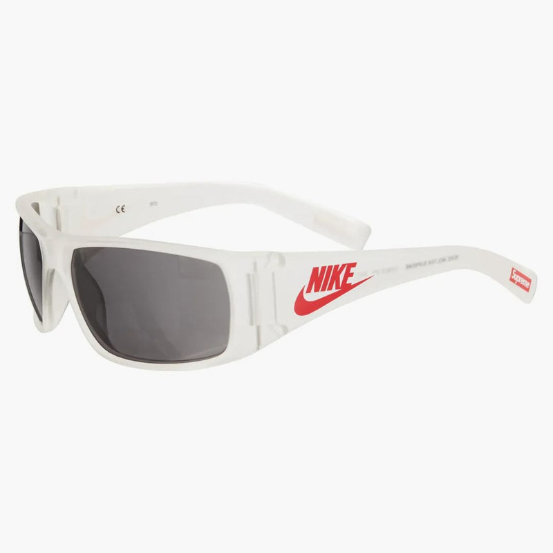 Occhiali da sole supremi Nike Glassati