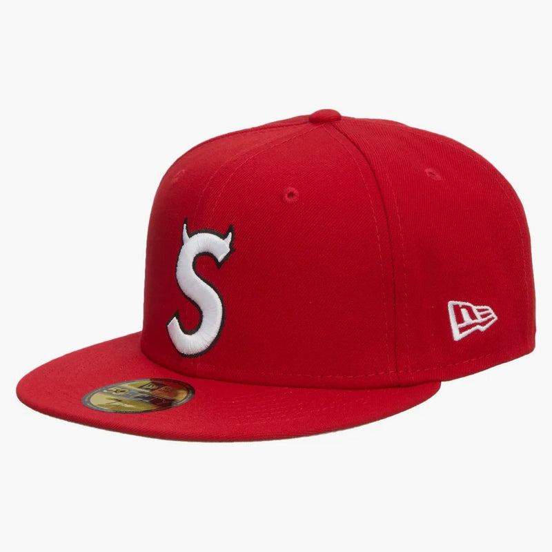 Nejvyšší logo s novou érou (FW22) červená