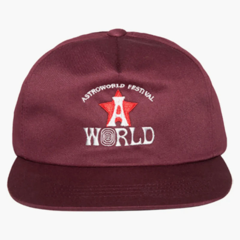 Travis Scott Astro má burgundsko