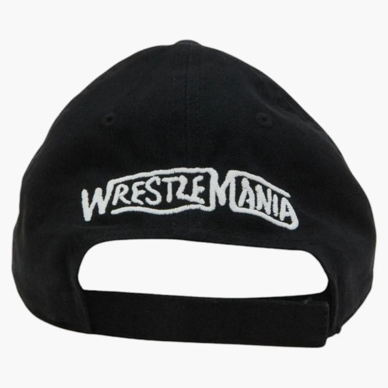 Logo Travis Scott X WWE má černou