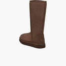 Ugg clásico tall ii bota quemada cedro (mujer)
