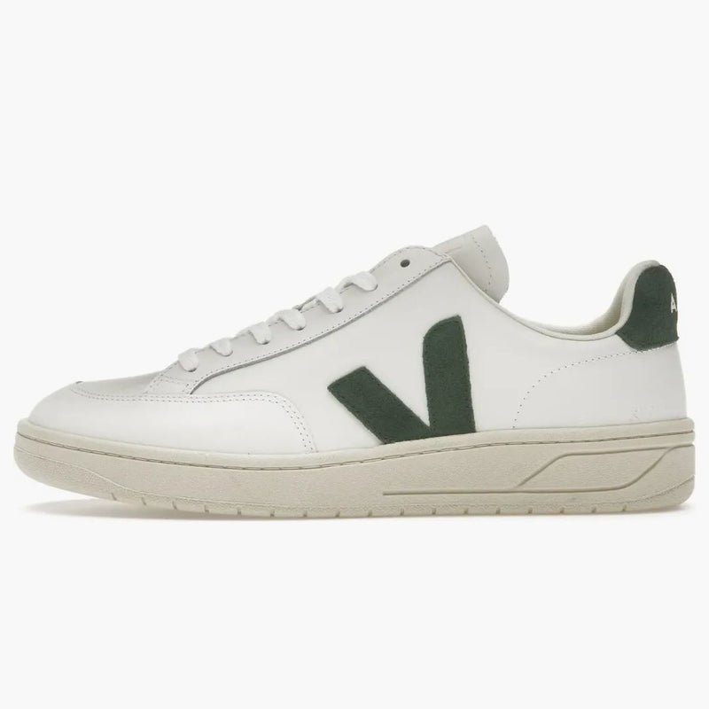 Veja V-12 lädervita Cypern