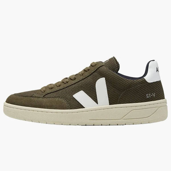 Veja V-12 olivová bílá