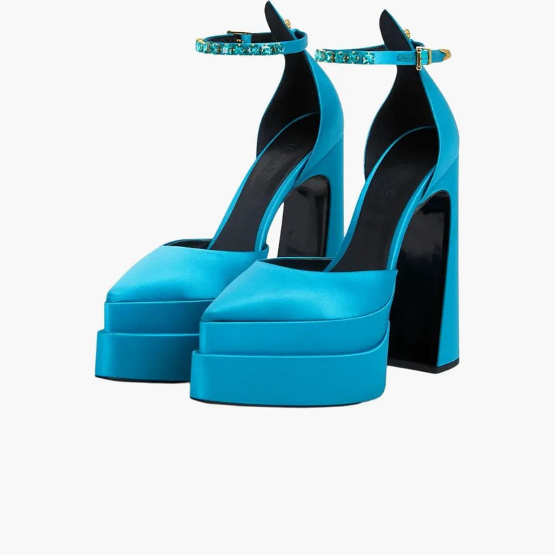 Versace Aevitas 160 mm spiczasta platforma pompuje jasnoniebieską satynę